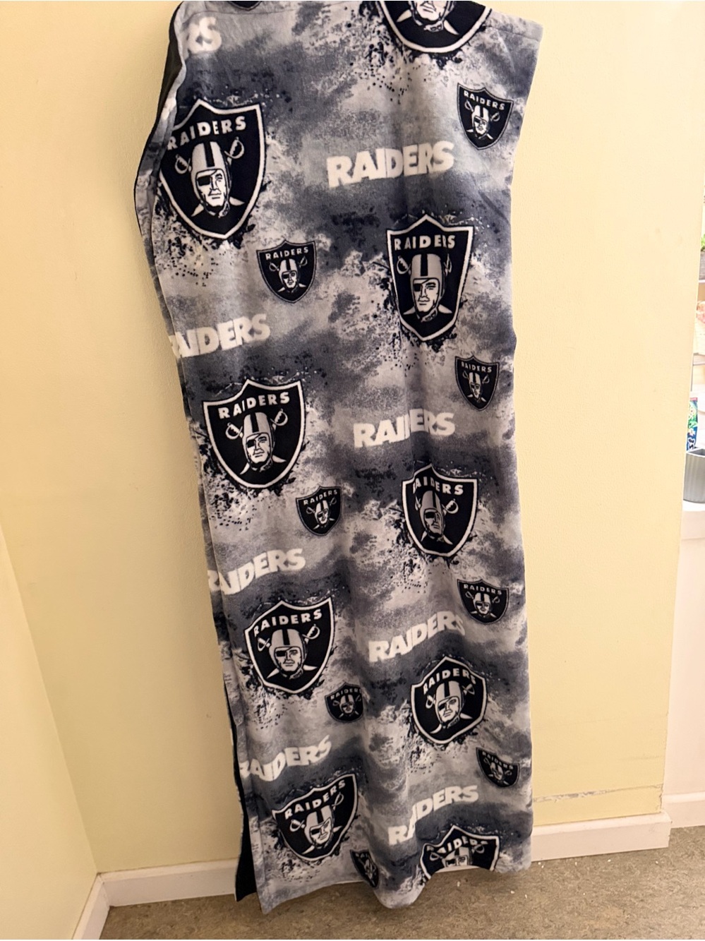 Oakland Raiders NFL Football Fleece Blanket Gray/Black/White All Over Print
